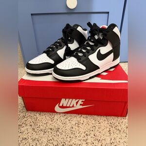 NEW NIB Nike Dunk High (panda)